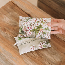 Load image into Gallery viewer, Gift Box - Tray Cloth &amp; Scent Sachet - Snow bush
